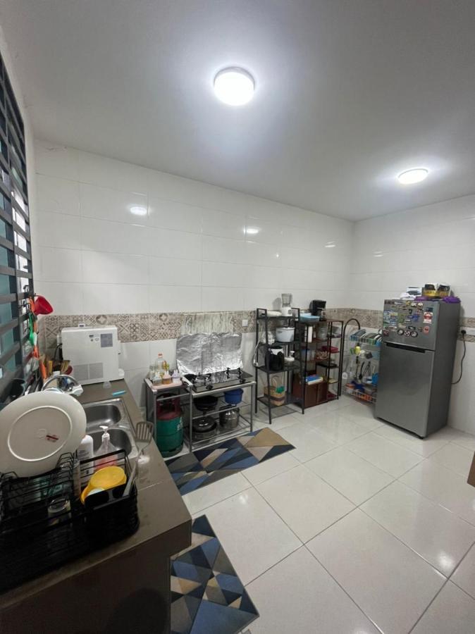 Hadeerna Homestay - Double Storey Terrace Chemor المظهر الخارجي الصورة